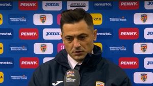 Ce nu s-a văzut la televizor! Fotografia care arată că Mirel Rădoi a simțit rapid dezastrul de la Oslo. „Nu o spun ca să mă compătimiți” | VIDEO & FOTO