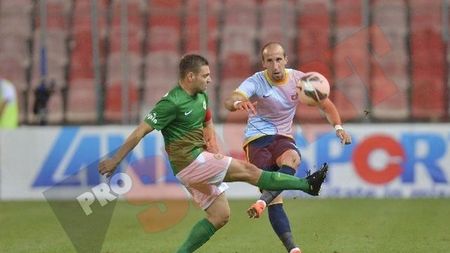 "De la meciul de aseară am remarcat doar tricourile, parcă ne-am întors în timp! Steaua a jucat mereu în roșu și albastru!"** Ce jucători i-au fost ceruți lui Becali  