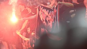 Suporterii Stelei, acțiuni fără precedent înainte de FCSB - Dinamo? „Sunt persoane care pot risca orice, chiar și libertatea!”. „Triumviratul” arătat cu degetul după ce vicecampioana Superligii a primit acordul de a juca în Ghencea: „Este un abuz în serviciu grav, hoție națională!” | EXCLUSIV