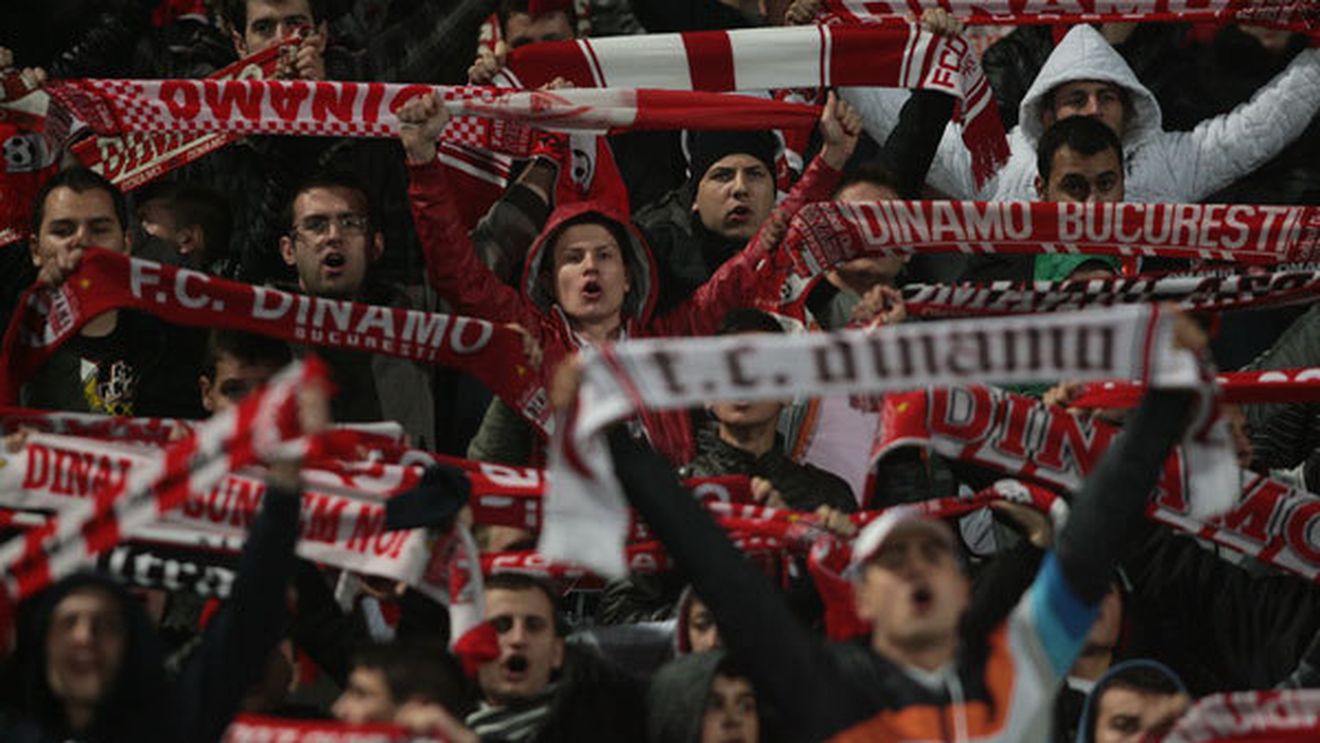 Dinamo s-a întors în timp!** În lipsa galeriei, șefii au umplut peluza cu polițiști deghizați în fani
