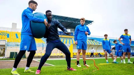Gueye Mansour nu a uitat nici de Poli Timișoara, nici de Marian Iancu: ”N-am mai vorbit demult cu Tati!” ”Omului foarfecă” i-a fost greu să-i vadă pe alb-violeți învinși în barajul de promovare în Liga 2