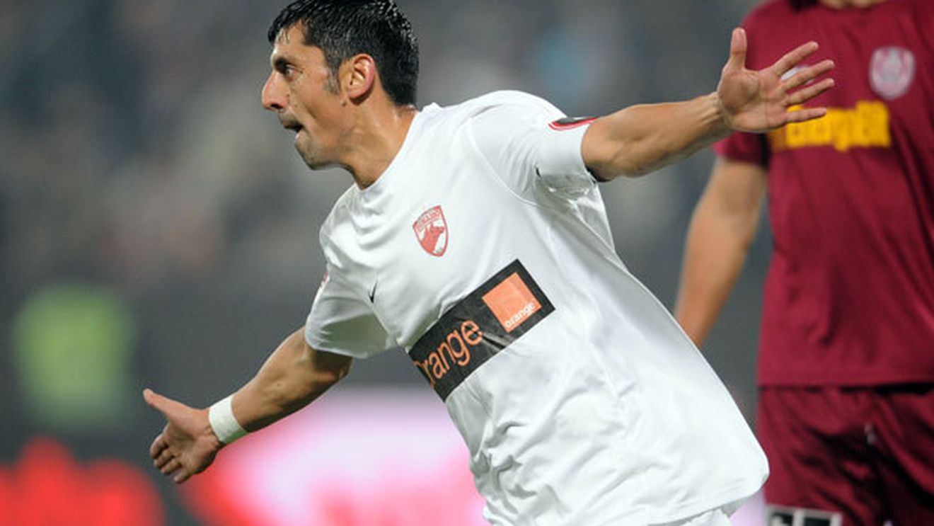 Dănciulescu nu se teme că iarba de pe National Arena nu va rezista la derby:** "Joc pe orice teren"