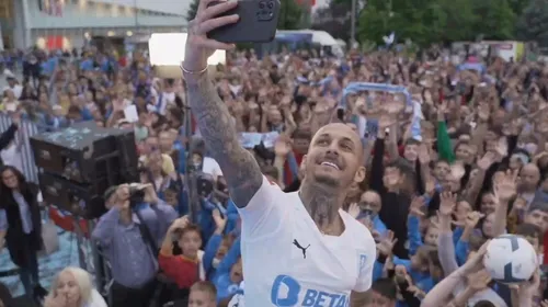 The Lion is back! Alex Mitriță, prezentat în stilul Paulo Dybala după revenirea la Universitatea Craiova. Sute de fani, prezenți în centrul orașului | VIDEO