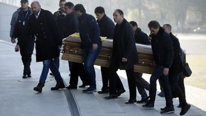 VIDEO CUTREMURĂ‚TOR | Sicriul cu trupul neînsuflețit al lui Daniel Prodan a fost adus la Arena Națională de Panduru, Gică Popescu, Stelea, Belodedici, Doboș și Viorel Moldovan