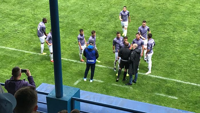 Scandalul uriaș de la ACS Poli - U Cluj continuă! Președintele bănățenilor acuză că s-au întâmplat lucruri necurate. Ce a văzut de pe margine: "Îl cheamă pe central și-i spune: 'Dă-i roșu lu'' ăla, să-l scoți!'. Nu mi-a venit să cred. Tușierul vorbea cu Lobonț cu mâna la gură, să nu se vadă ce-și spun"