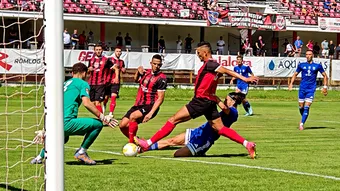 Victorie chinuită a ACSM Reșița în startul sezonului de Liga 2. Flavius Stoican: ”Succes muncit, mai trebuie să îmbunătățim.” A titularizat un portat abia achiziționat contra CSM Olimpia Satu Mare și a mai adus un mijlocaș