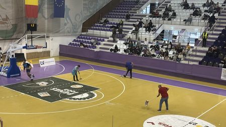 Situație incredibilă la Timișoara: un bec a explodat în timpul meciului de baschet dintre localnica SCM și CSM Ploiești!