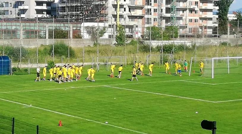 Ilie Stan a avut 28 de jucători la primul antrenament condus la noul ”FC Brașov”! Antrenorul care a promovat echipa a luat loc în tribună