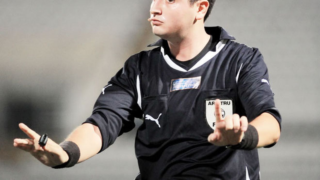 Andrei Chivulete va arbitra meciul Steaua - ACS Poli, din sferturile de finală ale Cupei Ligii