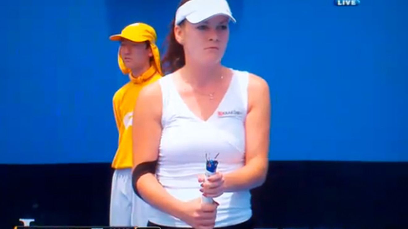 VIDEO RARISIM**  I s-a rupt racheta în două în timpul punctului :)