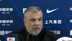 Cosmin Olăroiu, emoționat după ce l-a învins pe Fabio Cannavaro și a câștigat titlul în China. „Când am intrat în cameră, aproape am început să plâng | VIDEO