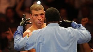 INCREDIBIL Ce gafă de amator! "Froch trebuia să fie descalificat"** Ce s-a întâmplat în spatele arbitrului, în timp ce Bute era groggy