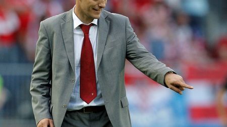 Bilic a adus un preot elevilor săi