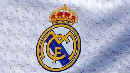 Real Madrid i-a trimis contractul de transfer unui fotbalist român!