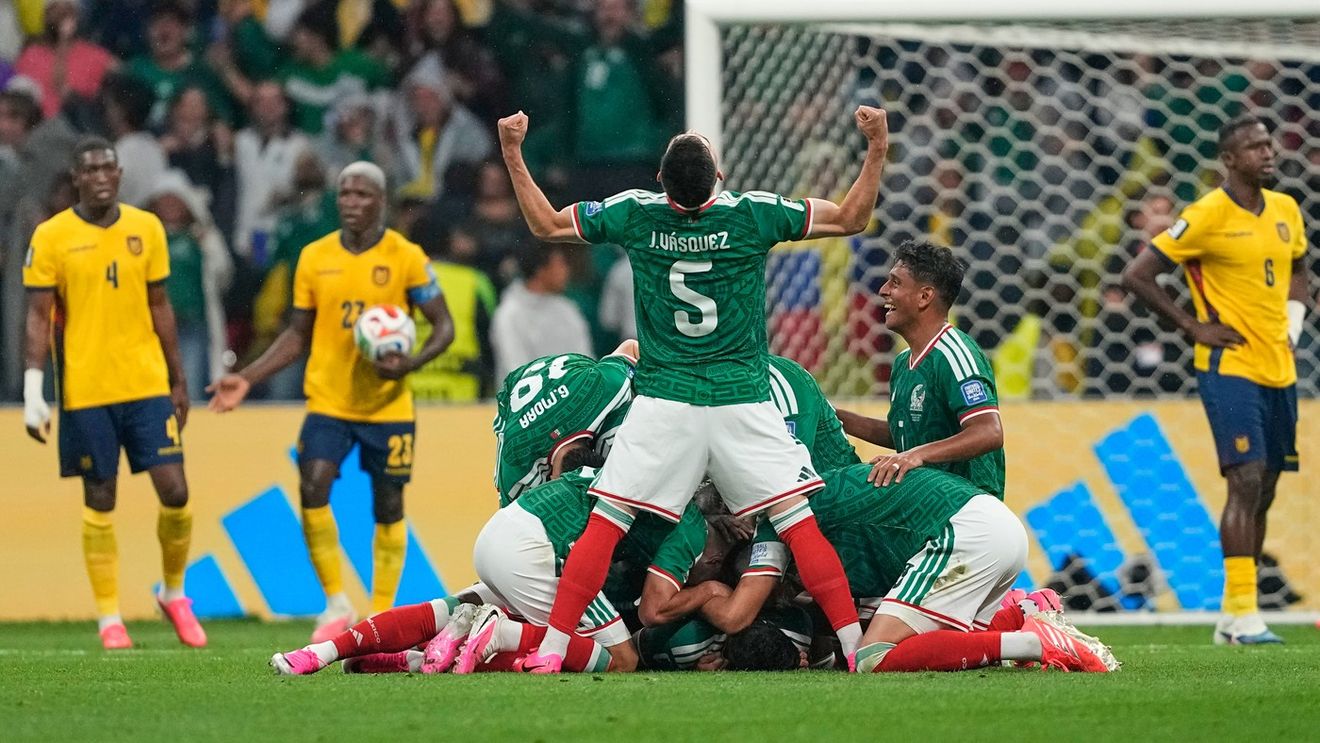 POSEDAȚI de fotbal într-o frenezie seducătoare! Mexic - Ecuador 2-0 la Cupa Mondială, meciul amânat de FIFA o oră. Cronică de Gabriel Berceanu