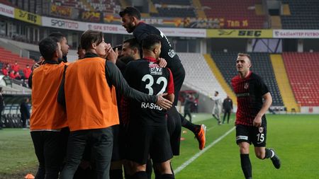 Alex Maxim, în mare formă în Turcia! Assist pentru prima victorie a lui Gaziantep cu Sa Pinto pe bancă | VIDEO