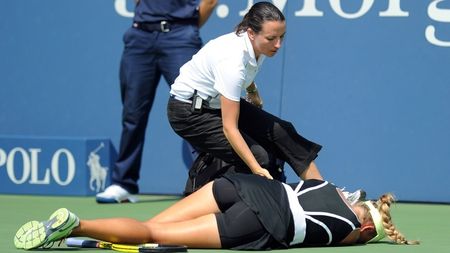 ȘOCANT!** Azarenka a leșinat și a fost scoasă de pe teren într-un scaun cu rotile!