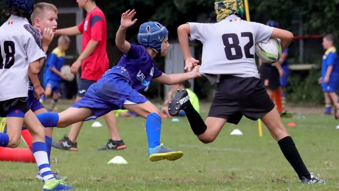 Alt incident frapant în curtea lui Dinamo: doi rugbyști de 14 ani de la Șoimii București s-au tăiat la mâini după ce s-au hârjonit cu un cuțit la finalul unui antrenament! ”Erau cu părinții, au făcut o glumă proastă” | EXCLUSIV