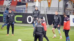 Iordănescu a descoperit o "fractură" în tactica pregătită de Reghe.** De ce strategia Stelei are șanse mici de reușită și cum ar trebui să evolueze roș-albaștrii