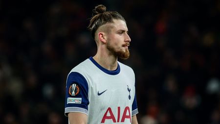Cum poate un singur om să îi schimbe destinul lui Radu Drăguşin. Tottenham negociază cu italianul Paratici, care e un mare admirator al fundaşului român de 30.000.000 de euro