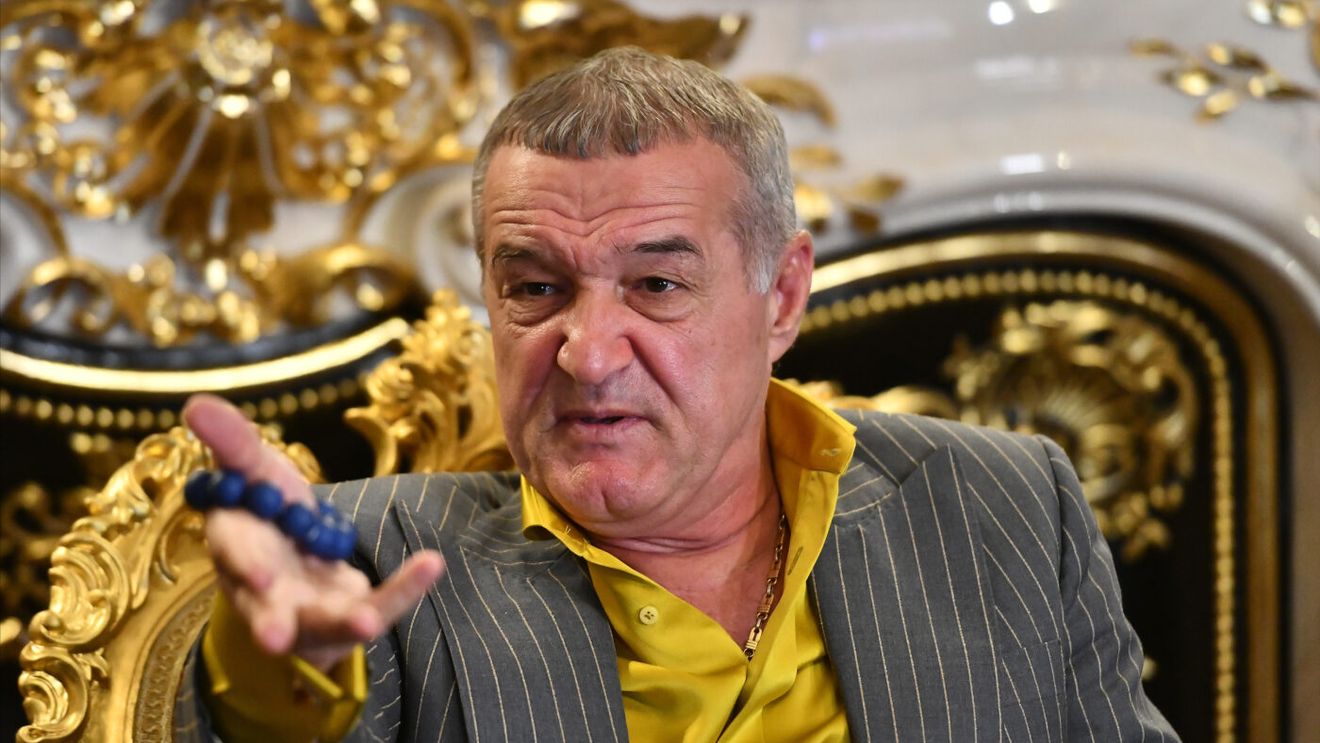 Gigi Becali a rezistat doar 45 de minute: doi fotbaliști, OUT din echipa FCSB!