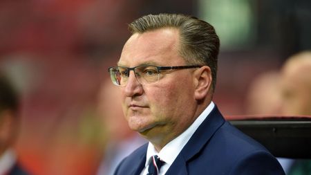 Scandal uriaș în Polonia! Selecționerul echipei naționale a trucat meciuri împreună cu cel mai mare mafiot al țării! Au fost depistate 591 de discuții telefonice