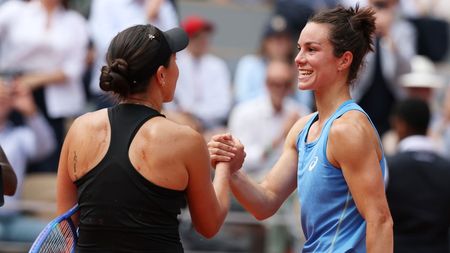 Moştenitoarea unei averi de miliarde de dolari, care refuză să stea în hotel cu alte jucătoare, a câştigat al 9-lea titlu din carieră