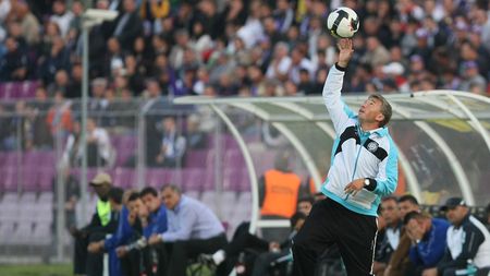 Petrescu: "Rapidiștii să vină cu o fază în care au fost dezavantajați, și eu plec din România! **Arbitrul a greșit în defavoarea noastră!"