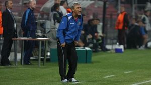 "Rușinea de la Craiova nu va fi spălată cu niciun fel de diluant!** Cine e Mititelu să îl judece pe Pițurcă?"