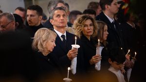 Neli Lucescu şi Răzvan Lucescu au trimis un mesaj pentru toți cei care l-au comemorat pe Mircea Lucescu: „Am simțit că nu suntem singuri!”