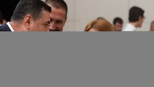 Laura Badea și Marius Florea, candidați la șefia FR de Scrimă. Alegerile au loc miercuri, de la ora 11:00