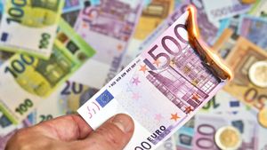 A dat 500 de euro pe o pereche de adidaşi şi l-a scos din sărite pe tatăl său, milionar din fotbal: „Sunt şi urâți"