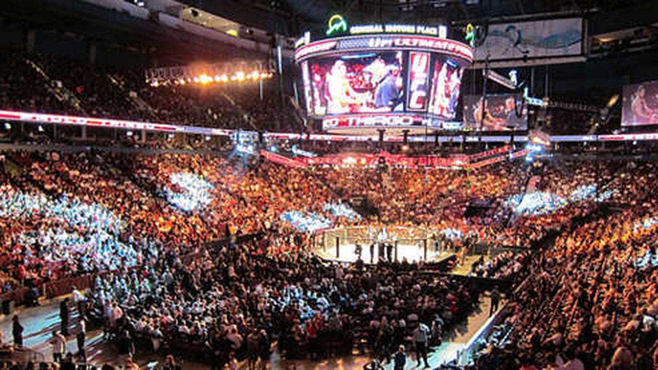 Show "interzis minorilor" pe Rogers Arena. Miley Cyrus s-a dat în spectacol pe stadionul lui Canucks