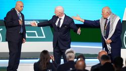 Scene incredibile! Ce s-a întâmplat când Infantino a încercat să facă o poză alături de reprezentanții Israelului și Palestinei