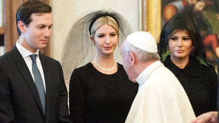 FOTO | Fata lui Donald Trump a călcat pe bec în timpul vizitei din "Cizmă". A confundat un jucător emblematic de la Lazio cu... 