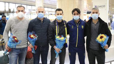 Costel Gâlcă, primit cu flori la sosirea în Arabia Saudită! A condus deja primul antrenament la Al Hazem | FOTO