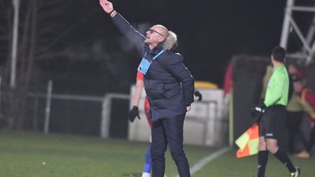 Leo Grozavu nu recunoaște că l-a înjurat pe Vali Crețu și îl atacă pe arbitrul partidei. „Nu avem cum să avem fotbal de calitate cu echipe protejate”