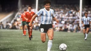„Am vrut să-i sărut piciorul stâng”. Dezvăluirea uluitoare a fotbalistului din Generația de Aur despre momentul când l-a întâlnit pe Diego Maradona