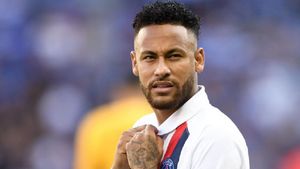 Moment bizar la Borussia Dortmund - PSG! Gestul făcut de centralul Mateu Lahoz, după ce Neymar a fost accidentat de Emre Can | FOTO