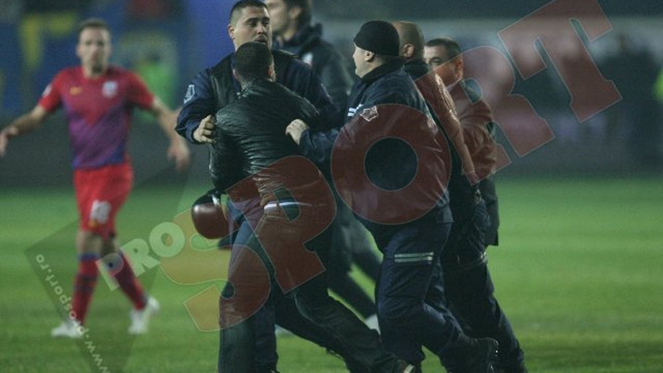 HALUCINANT Alcool pe stadion, arme albe și torțe! "Au fost depășiți de situație"** Cum s-a ajuns ca Galamaz să fie făcut KO pe gazon!