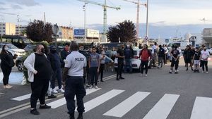 Nebunie la Paris! Fanii lui PSG au venit să-l aștepte pe Leo Messi: „Îi scandează numele de fiecare dată când un avion aterizează” | VIDEO