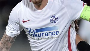 Haine noi pentru FCSB! Cum arată noul echipament al "roș-albaștrilor" pentru sezonul 2019/2020 | GALERIE FOTO