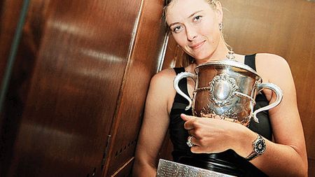 De la Paris, direct în istorie!** Șarapova a câștigat turneul de la Roland Garros și este a zecea jucătoare care a luat toate competițiile de Grand Slam