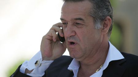 "Băi, joci și tu ceva" l-a scos din minți pe Becali!** Gigi nu mai are SOMN:** "Mă sună la 3 dimineața să mă întrebe ce jucător i-am dat"