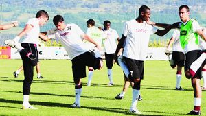 "Jucăm și-ntr-un picior!"**