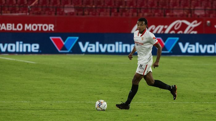 Manchester United se bate cu rivalii de la City pentru Jules Kounde! Clauză uriașă de reziliere a contractului cu Sevilla