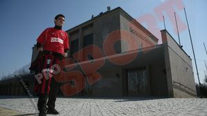 FOTO** Liviu Ganea așteaptă trenul de „Ștefan cel Mare"!