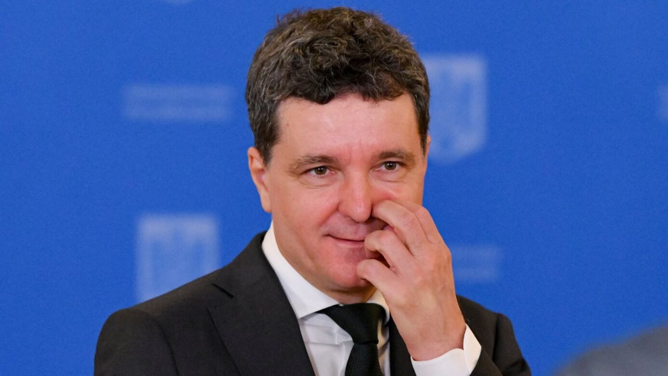 Nicușor Dan, pus la zid pentru gestul devenit viral în România: „Păcat că la inundații n-a fost”