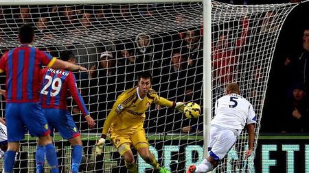 "Efectul Costel Pantilimon": Sunderland, prima echipă fără gol primit de la Chelsea în acest sezon de Premier League. Fanii de pe Twitter l-au lăudat pe român: "Nu sunt sigur dacă se joacă Chelsea vs Sunderland sau Chelsea vs Pantilimon"