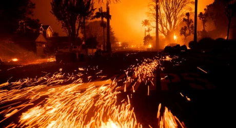 Bilanţul deceselor în urma incendiilor din California a crescut la 10 morţi